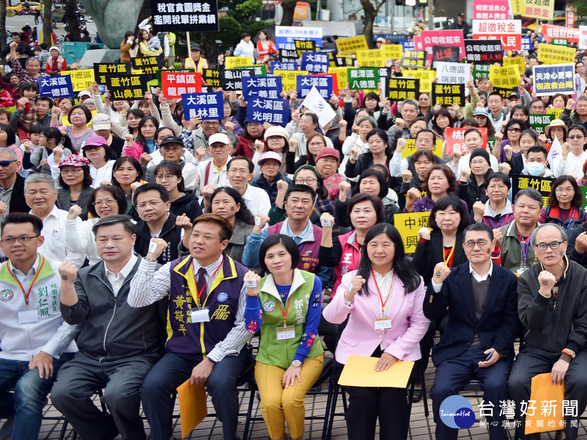 現場除了有近200位里長親手連署十大稅改建言的連署牆，更有近20位議員現身參與稅改運動