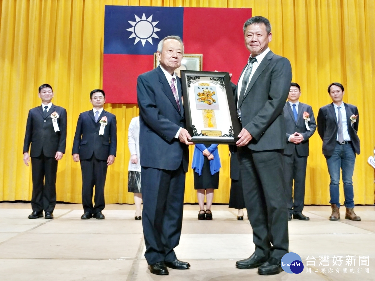 57年畢業的張清福，他曾是桃園縣議員也擔任過武陵高中第三任的校友會理事長