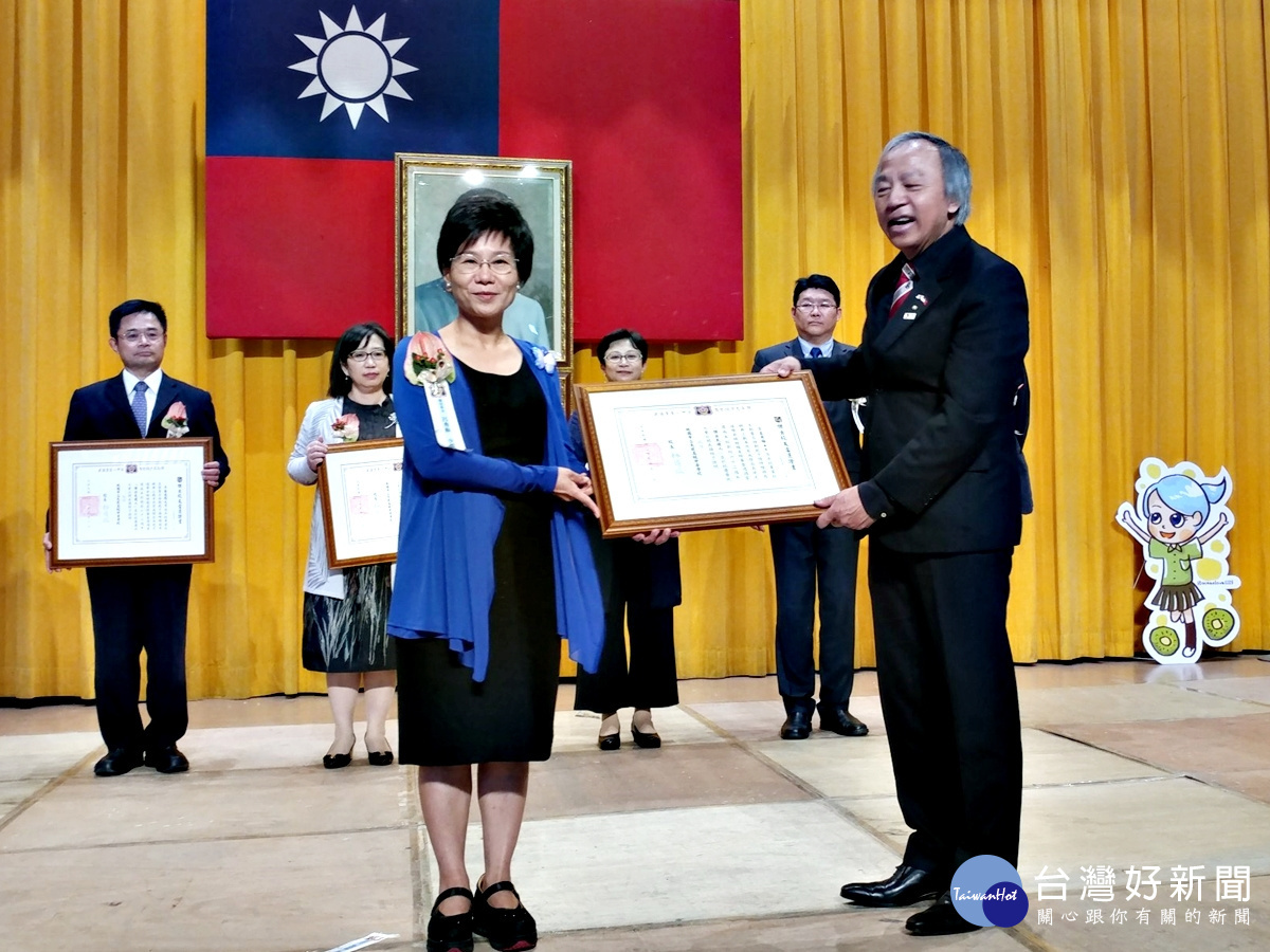 呂秀梅律師，她是73年畢業的傑出校友，目前擔任東昇法律事務所律師