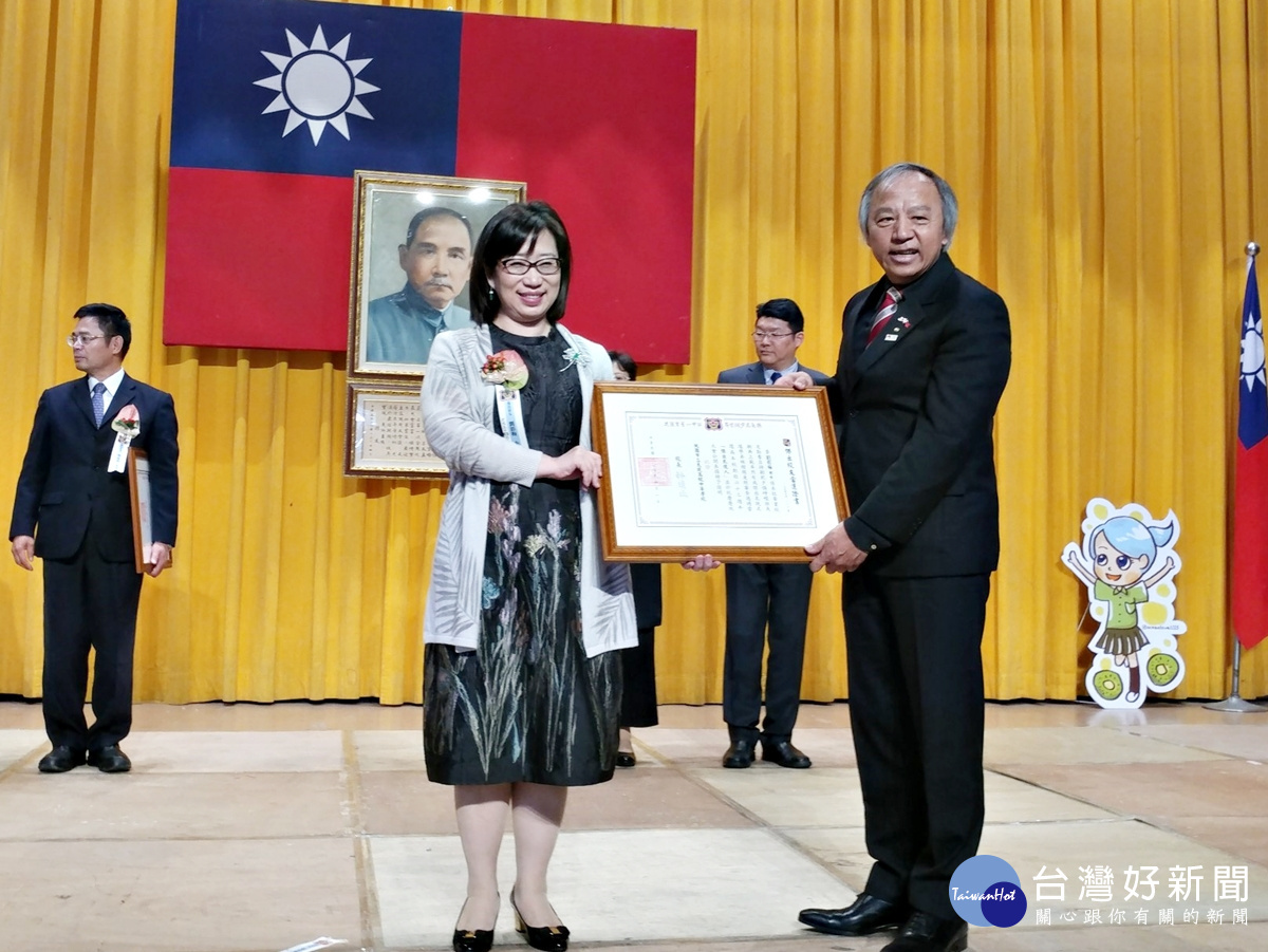 陽明大學護理學院的院長劉影梅，她也是65年畢業的，也是該校社區康照護研究所的教授，對於國家健康護理照護也有卓越的貢獻