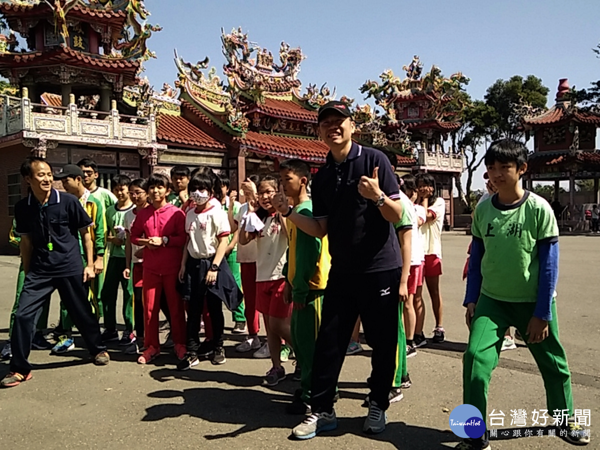 上湖國小跨越土牛奔向五十 舉辦盃路跑多元文化走秀