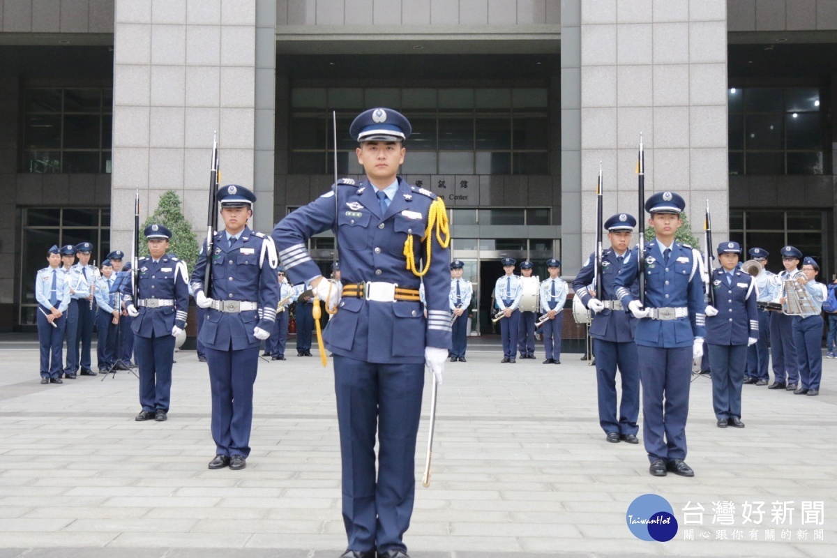 空軍航空技術學院樂儀隊表演。