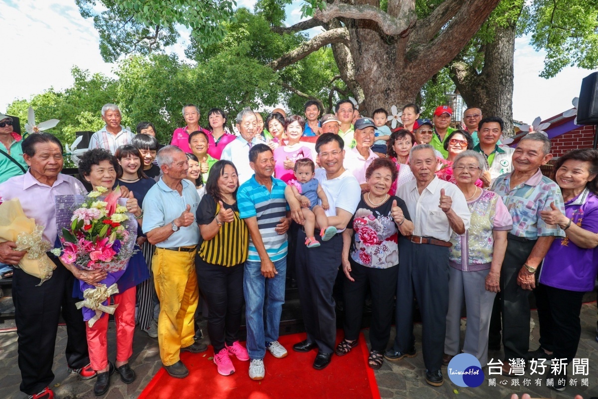 外埔桐花祭登場　12對夫妻見證百年公婆樹牽紅線神蹟