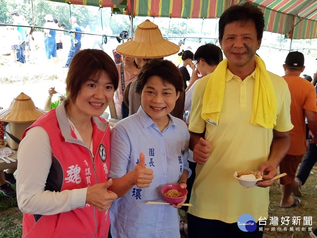 龍潭區三里辦千人焢窯 尋回兒趣與親子關係(楊麗環與劉增修里長巧遇魏筠)