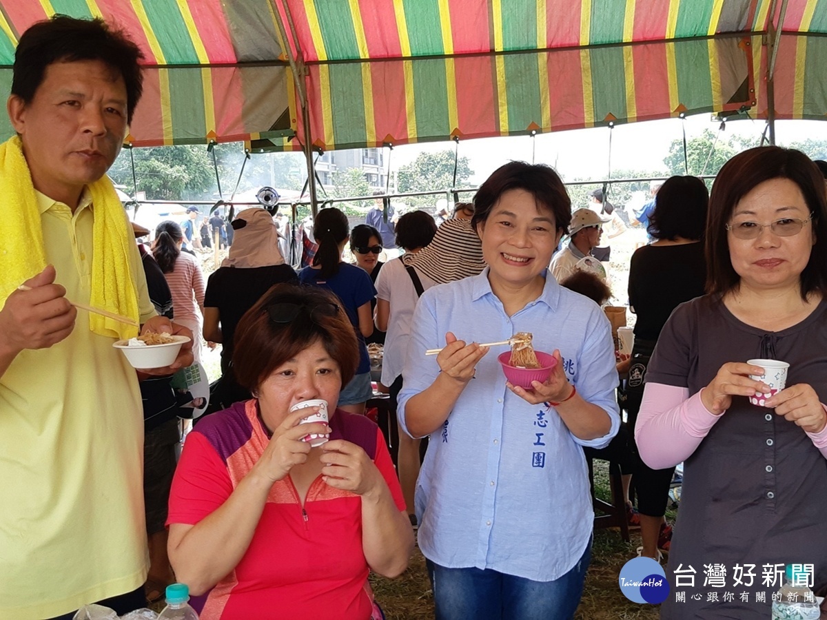 龍潭區三里辦千人焢窯 尋回兒趣與親子關係