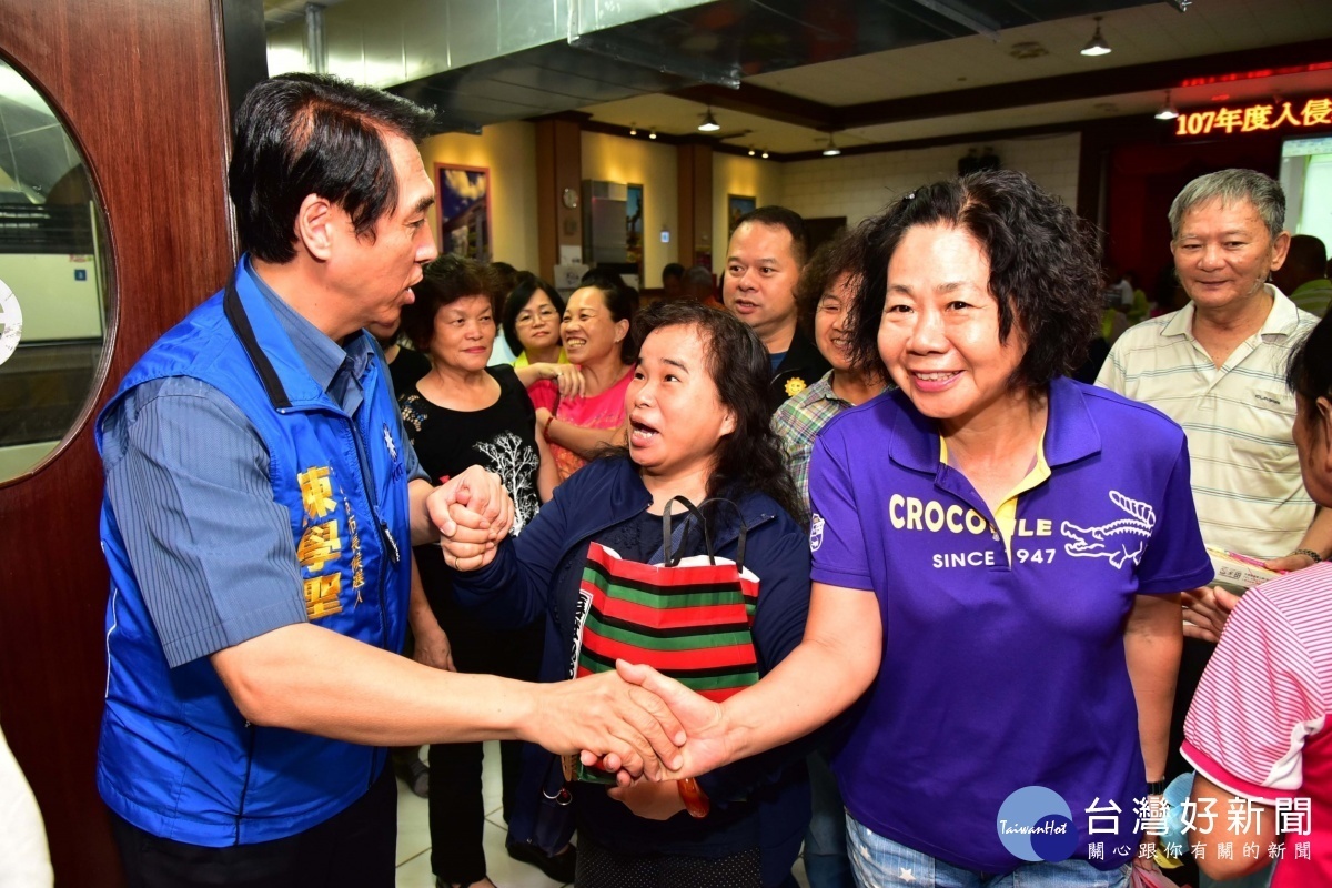 陳學聖出席「入侵紅火蟻防治技術講習會」時，暢談競選的農業政策。