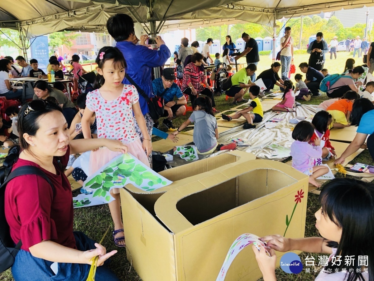 地景藝術節主題活動「行動列車來做繪」以「火車」為主題，讓大家拾起彩筆，用童趣畫出關於富岡的點滴記憶。