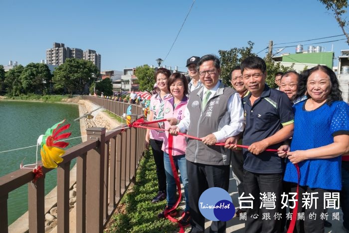 桃園市長鄭文燦前往八德區，出席八德區2-1埤塘景觀美化工程啟用典禮。