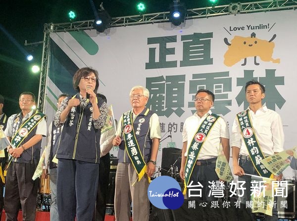 雲林縣長李進勇攜手立委蘇治芬，共同為民進黨北港區候選人造勢，固盤催票，宣示與大家鬥陣顧雲林、作夥護台灣。（記者陳昭宗拍攝）