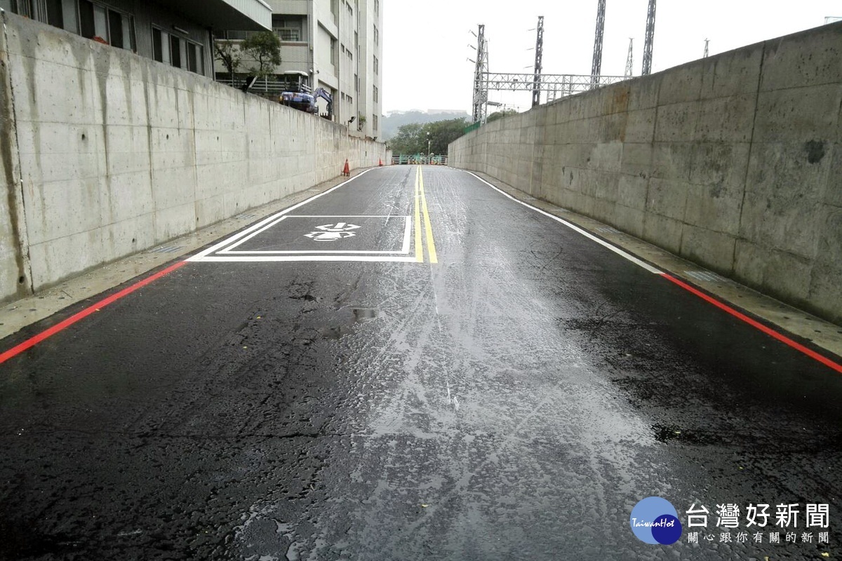 平鎮區南豐路工業段道路拓寬工程開放通車，對平鎮工業區附近的交通提升有莫大助益。