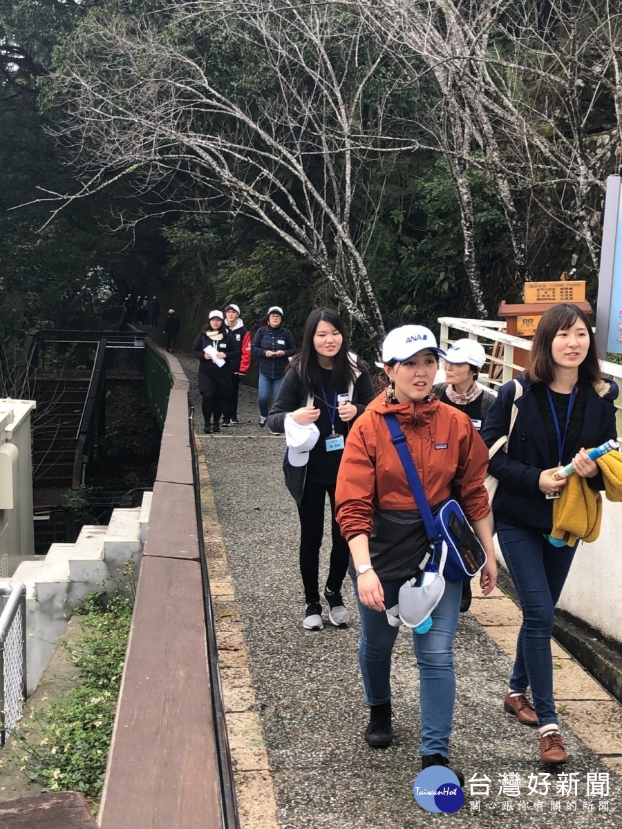 拓展日本銀髮族巿場，百人日月潭齊步走。