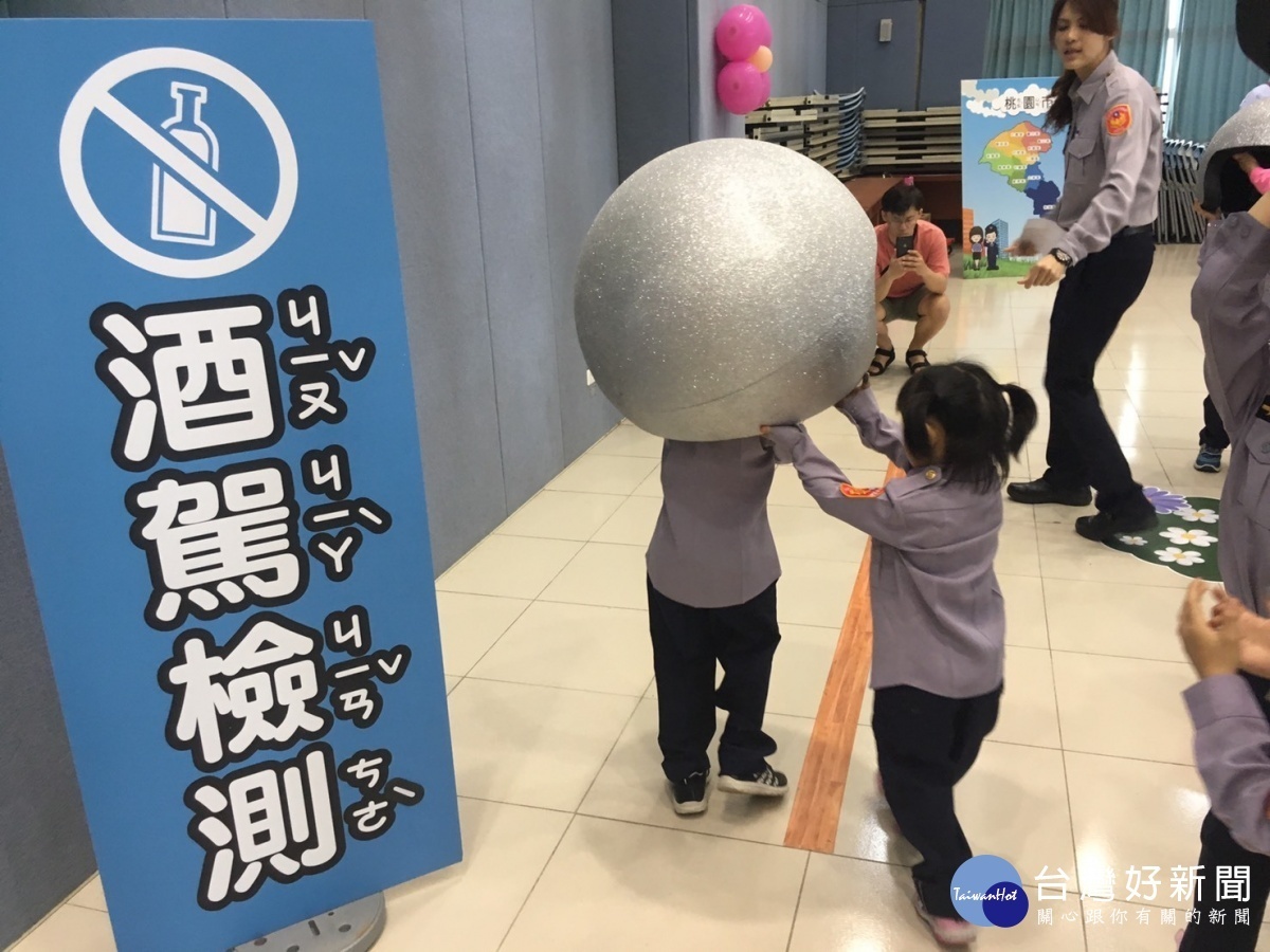 慶祝兒童節　桃市警局辦育幼院童小小警察營 台灣好新聞 第3張