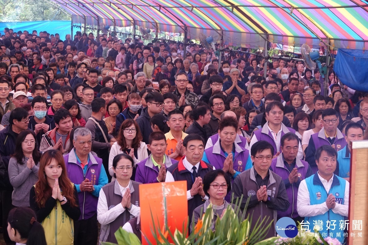 楊梅區生命紀念園區春祭大典，邀請安奉於生命紀念園區崇德納骨塔亡者之親友家屬一同參與，緬懷親人。