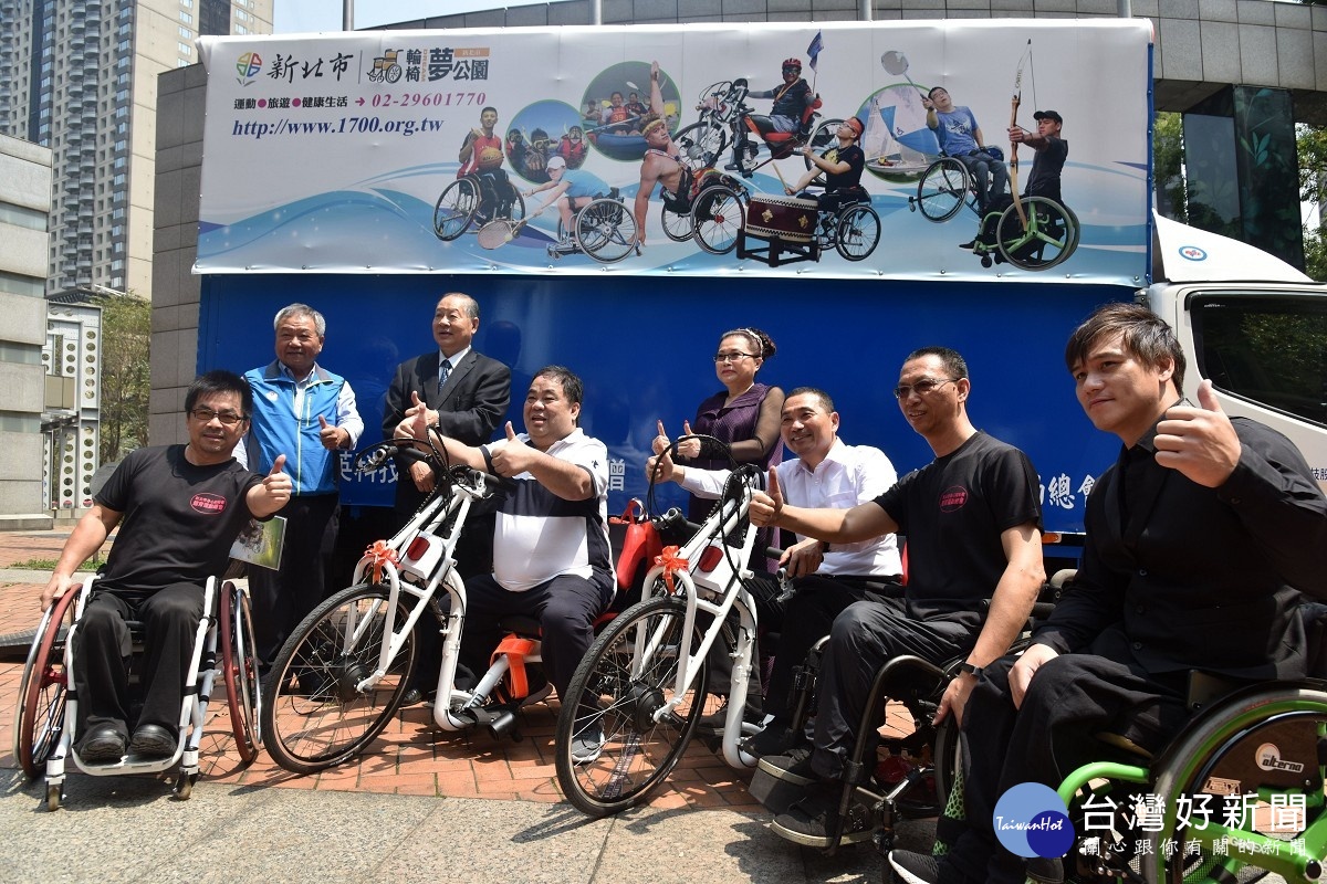 智英科技捐贈新北愛心運輸車　讓身障朋友體驗手搖車運動樂趣 台灣好新聞 第3張