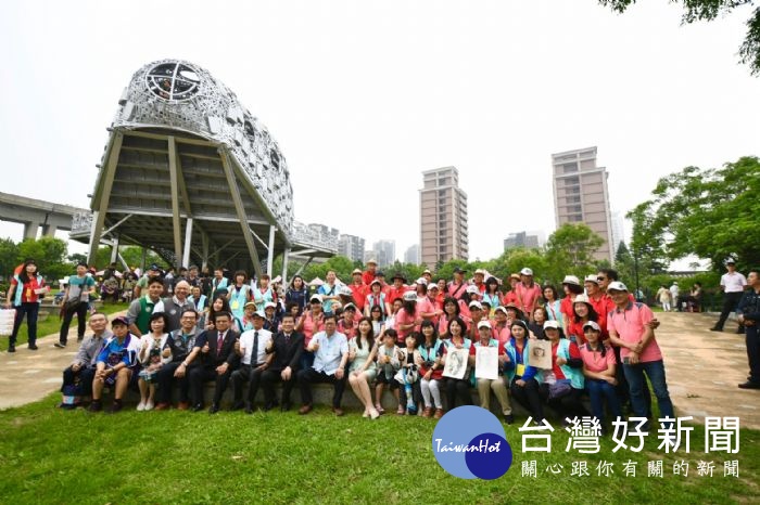 市長與貴賓及市民朋友合影