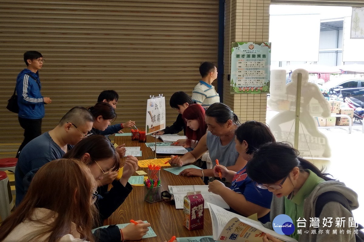 桃園市政府就業服務處與桃園市榮民服務處共同辦理「一鹿相挺 職向未來」徵才活動。