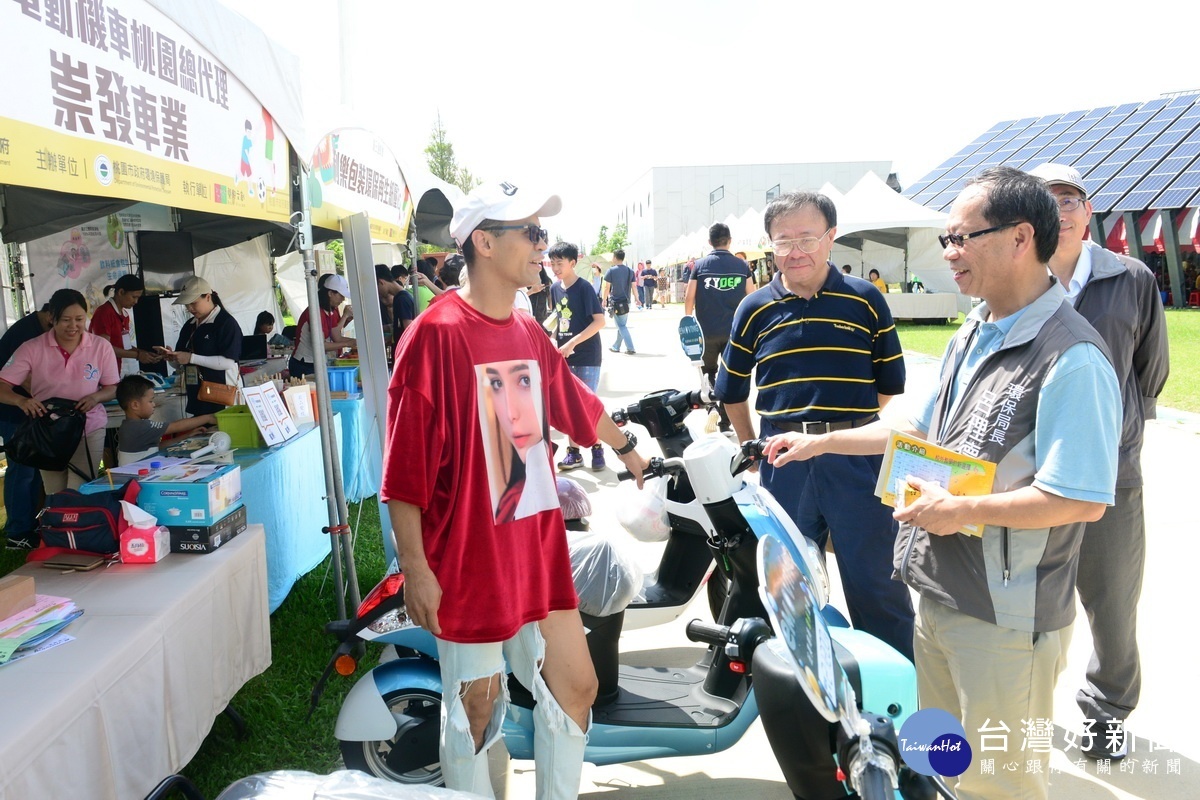 多家企業公司在「共夏來尞農博遊─夏日運動會」活動中協助推廣環保的重要性。