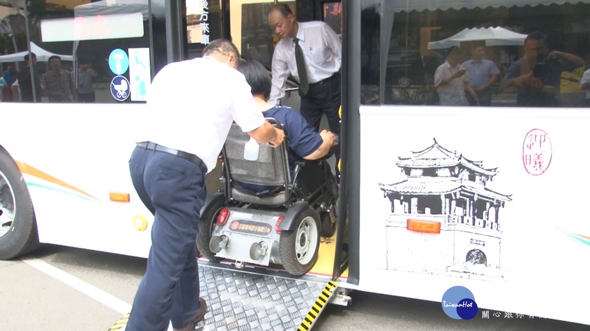 造福身障、長者　竹市再添五台低地板公車 台灣好新聞 第1張