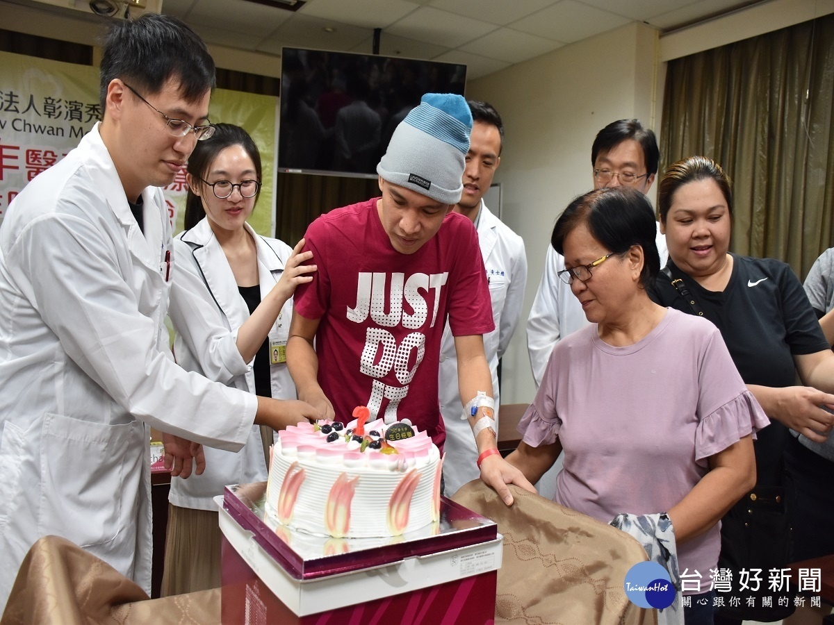 秀傳醫療跨國合作　醫薩刀治療菲國「Lubag症」患者帶來重生 台灣好新聞 第2張