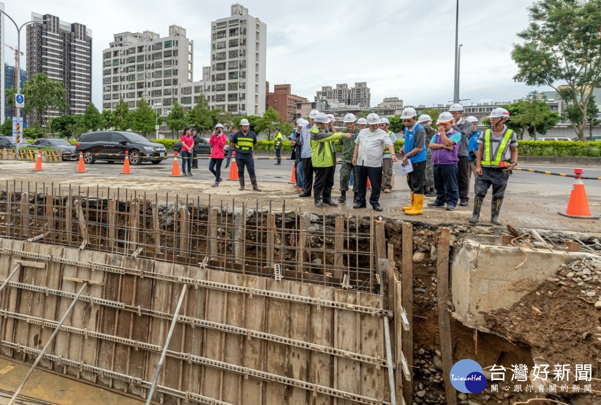 因應中颱米塔來襲，桃園市長鄭文燦視察八德、桃園防汛整備工作。