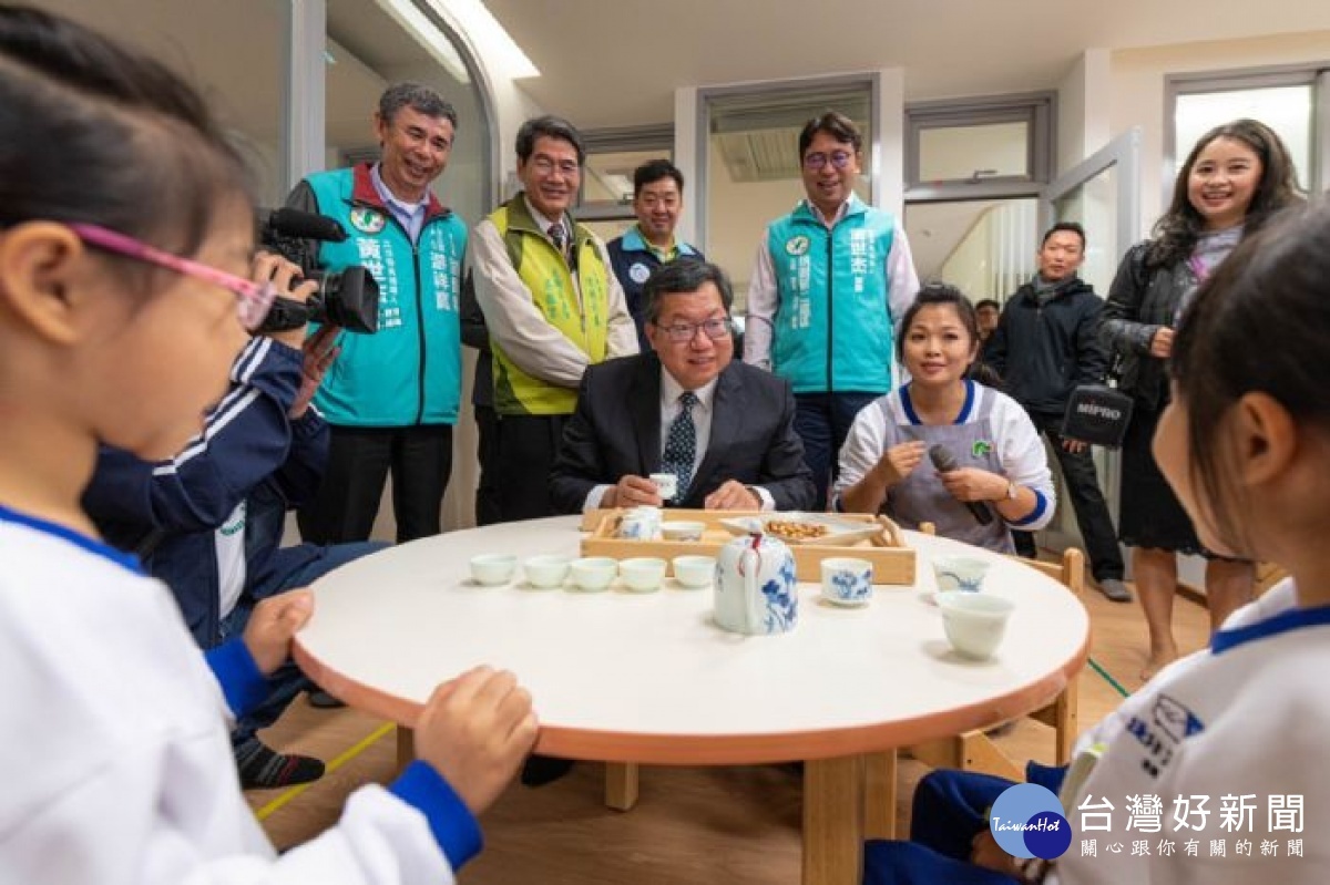 市長和桃捷非營利幼兒園孩童談天同樂