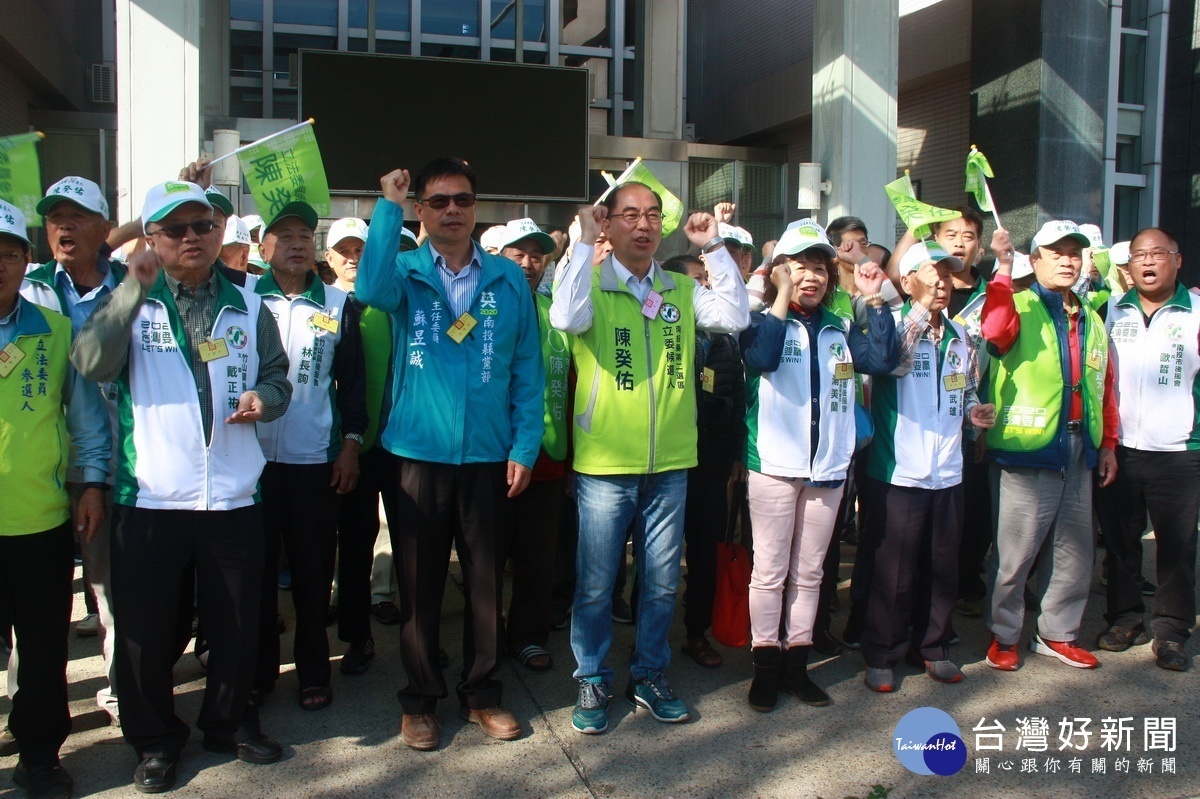 陳癸佑由民進黨縣黨部主委蘇昱誠等陪同出席。（記者扶小萍攝）