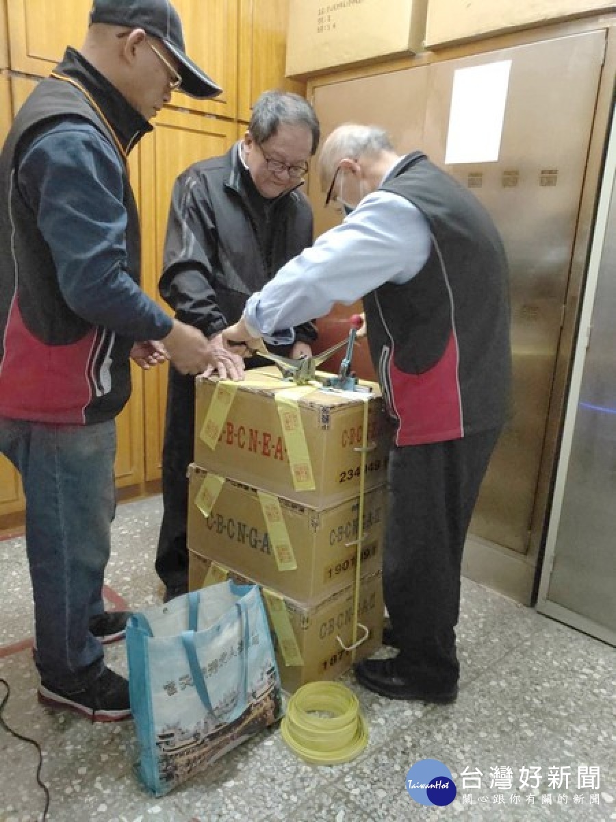 北港朝天宮過年期間的香油錢、點燈等收入，因金額龐大，特商請轄區北港警方護鈔，並將現金存放警所槍櫃，以確保安全。