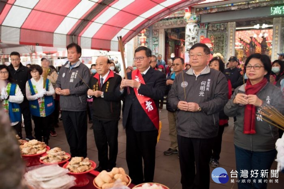 市長參香，祈求庇佑台灣平安健康