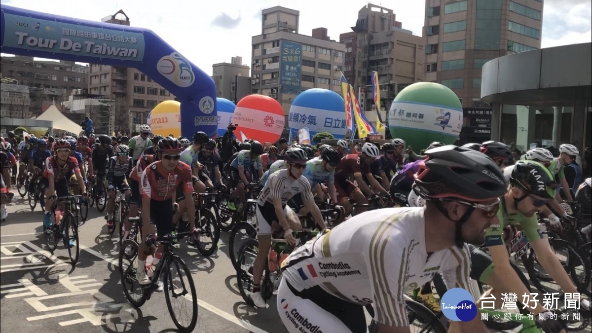 國際自由車環台賽，桃園市站起點由桃園市政府府前廣場出發。