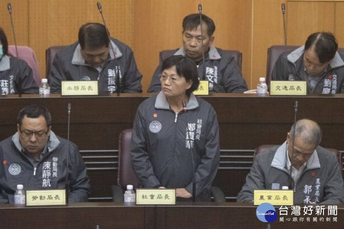 市府社會局將儘速擬妥電話關懷及獨居老人送餐等外展服務相關配套措施