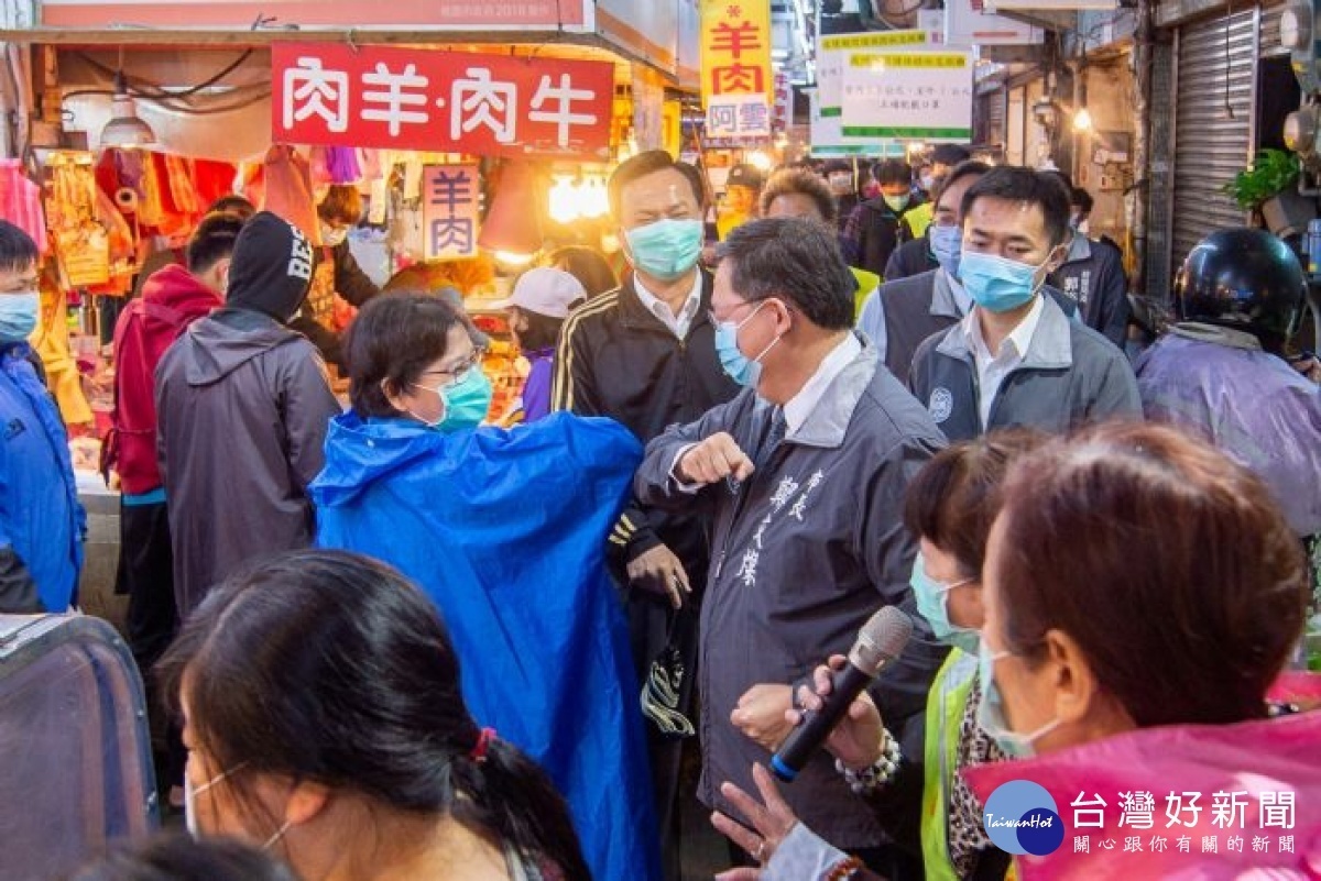 桃園市長鄭文燦表示，大湳市場配合政府落實多項防疫措施，鼓勵消費者安心到市場採買生鮮食材。