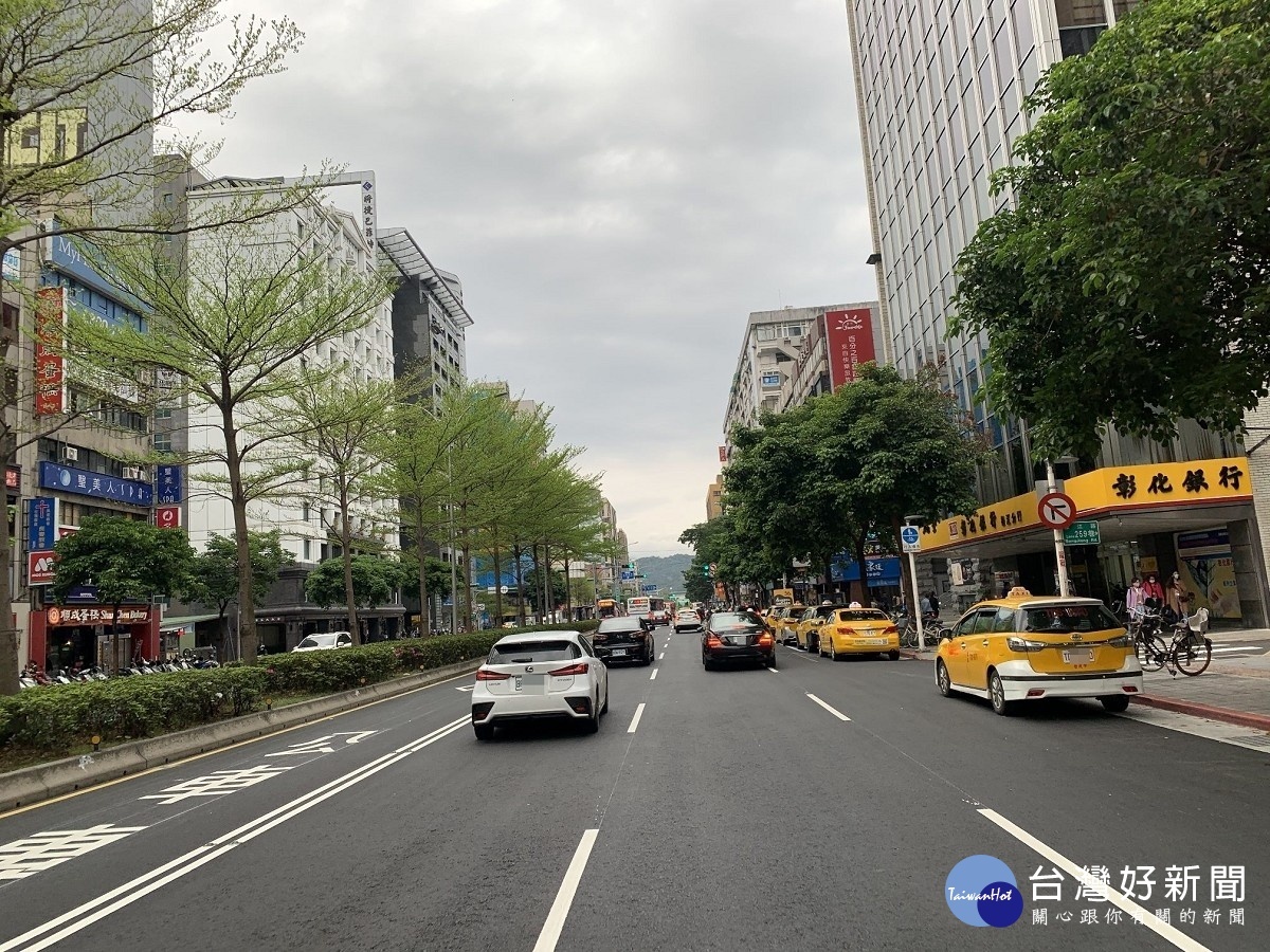 維護行車安全北市松江路路面翻新 Yahoo奇摩汽車機車