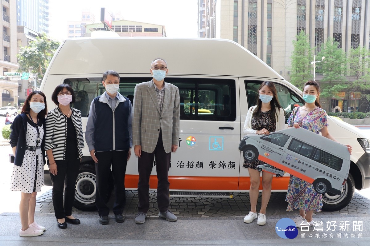 新北小吃業工會理事長姊妹　捐高頂雙乘坐復康巴士回饋社會 台灣好新聞 第4張