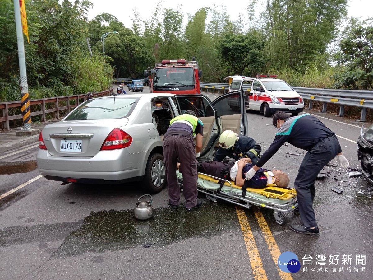 立委黃秀芳座車發生車禍兩車相撞造成1死2傷 Yahoo奇摩汽車機車