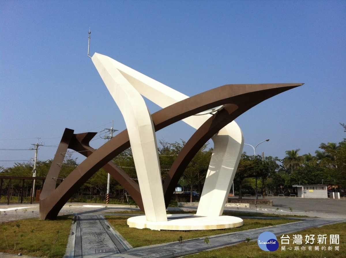 今年適合觀賞「日環食」的地點之一鰲鼓濕地生態日晷旁(港口宮)，也是「日環食」活動的主要活動場地。(圖/林務局嘉義林區管理處)