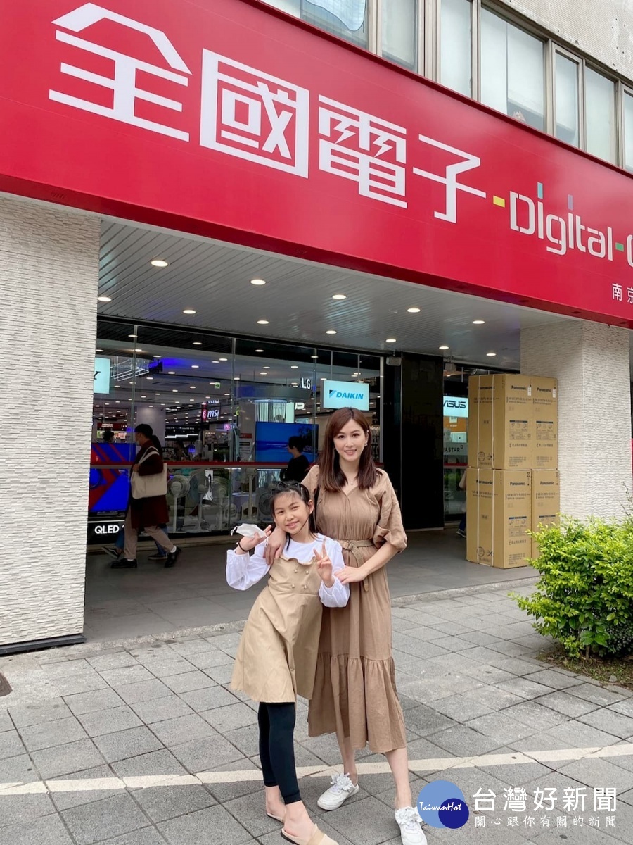 現在到全國電子Digital City 買部分品牌空調滿萬送千元現金折價券。