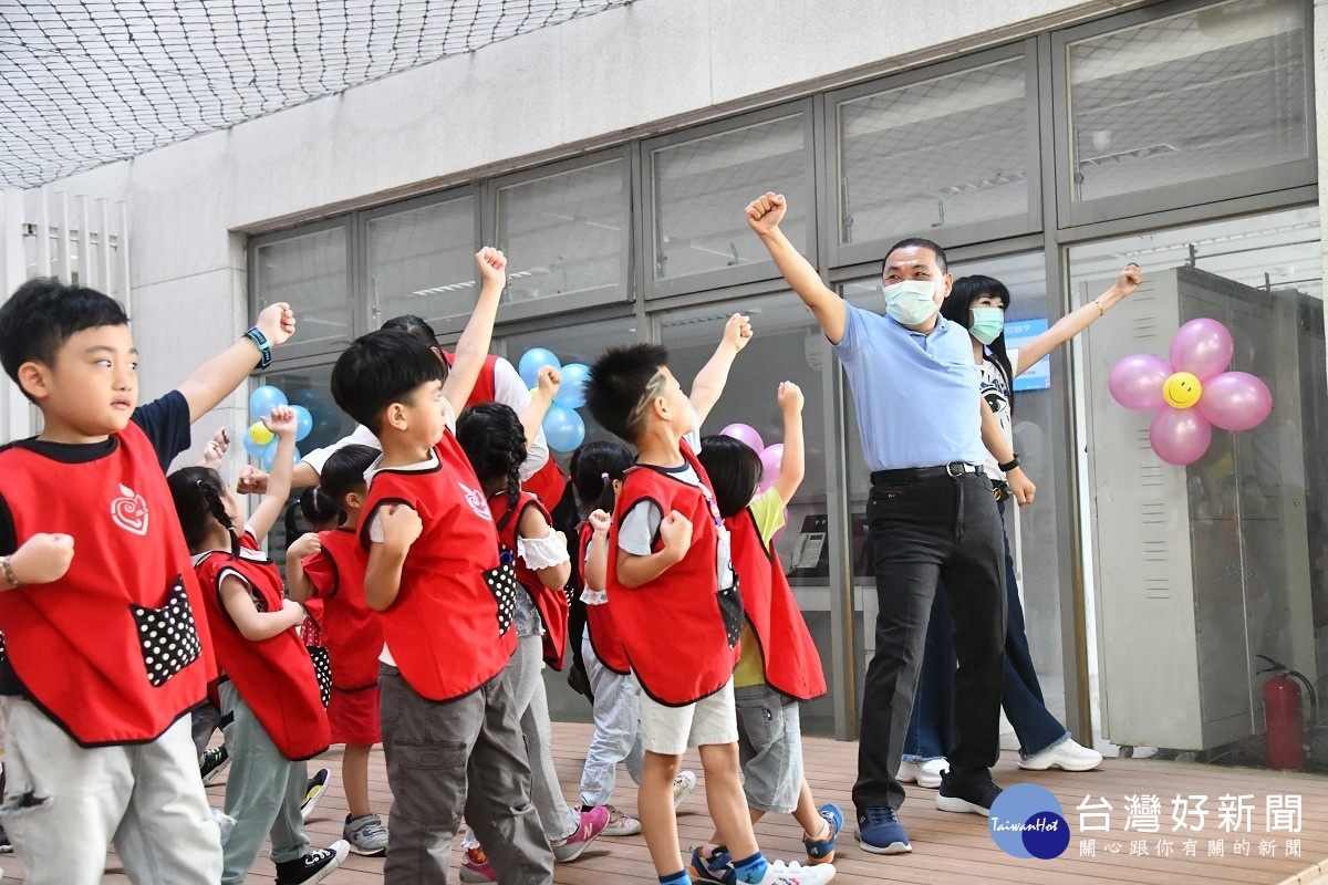 新北幼兒園畢業禮物　侯友宜送醫療級不鏽鋼材質便當盒 台灣好新聞 第2張