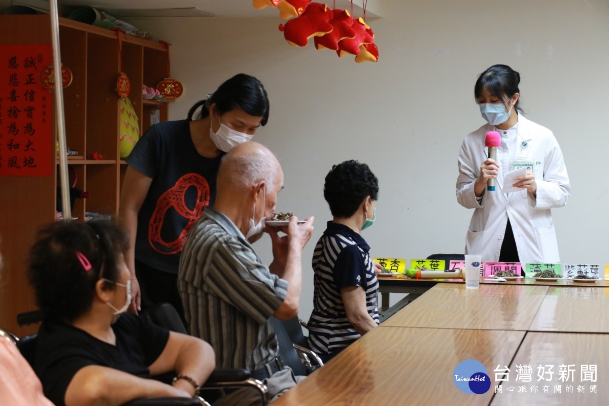 端午將至　慈濟醫院教手做防疫香包  幫長輩醒腦練靈活 台灣好新聞 第4張