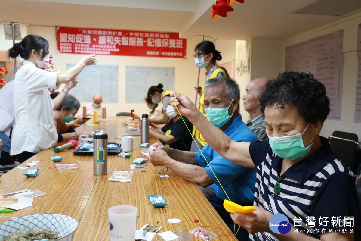 端午將至　慈濟醫院教手做防疫香包  幫長輩醒腦練靈活 台灣好新聞 第3張