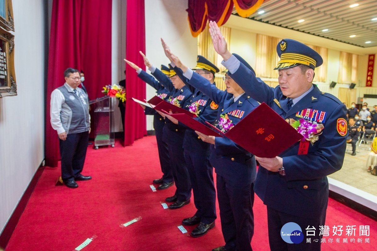 桃市新卸任警分局長大隊長交接　鄭文燦：肯定市警局團隊的努力 台灣好新聞 第2張