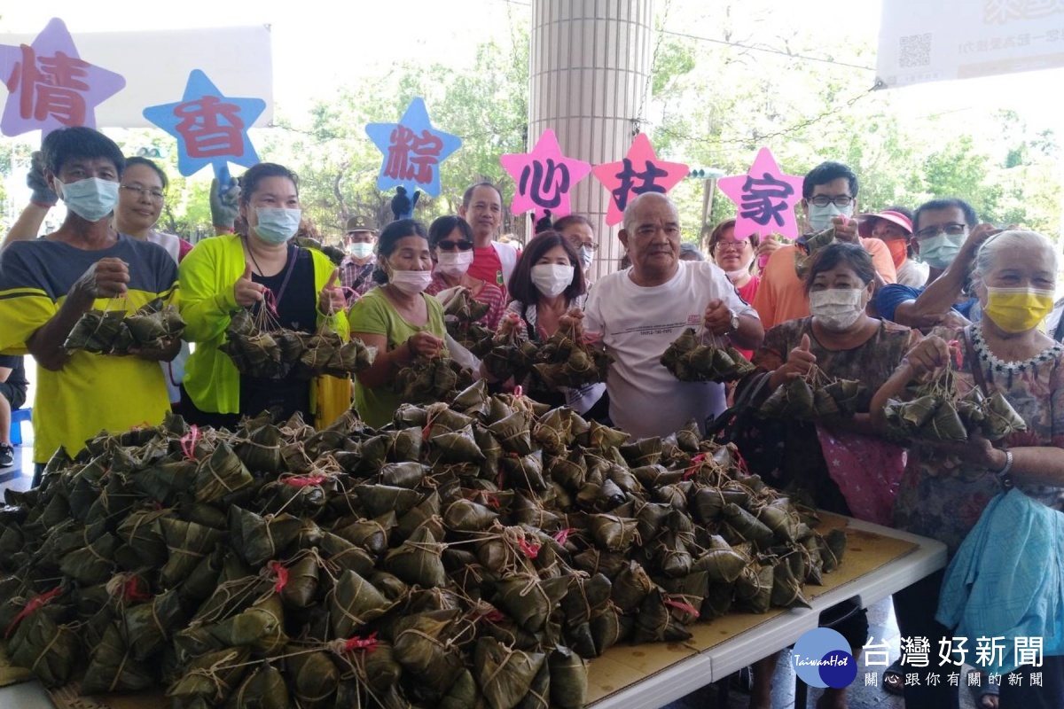 迎端午送溫馨　佳里展愛志工募2400顆愛心棕 台灣好新聞 第2張