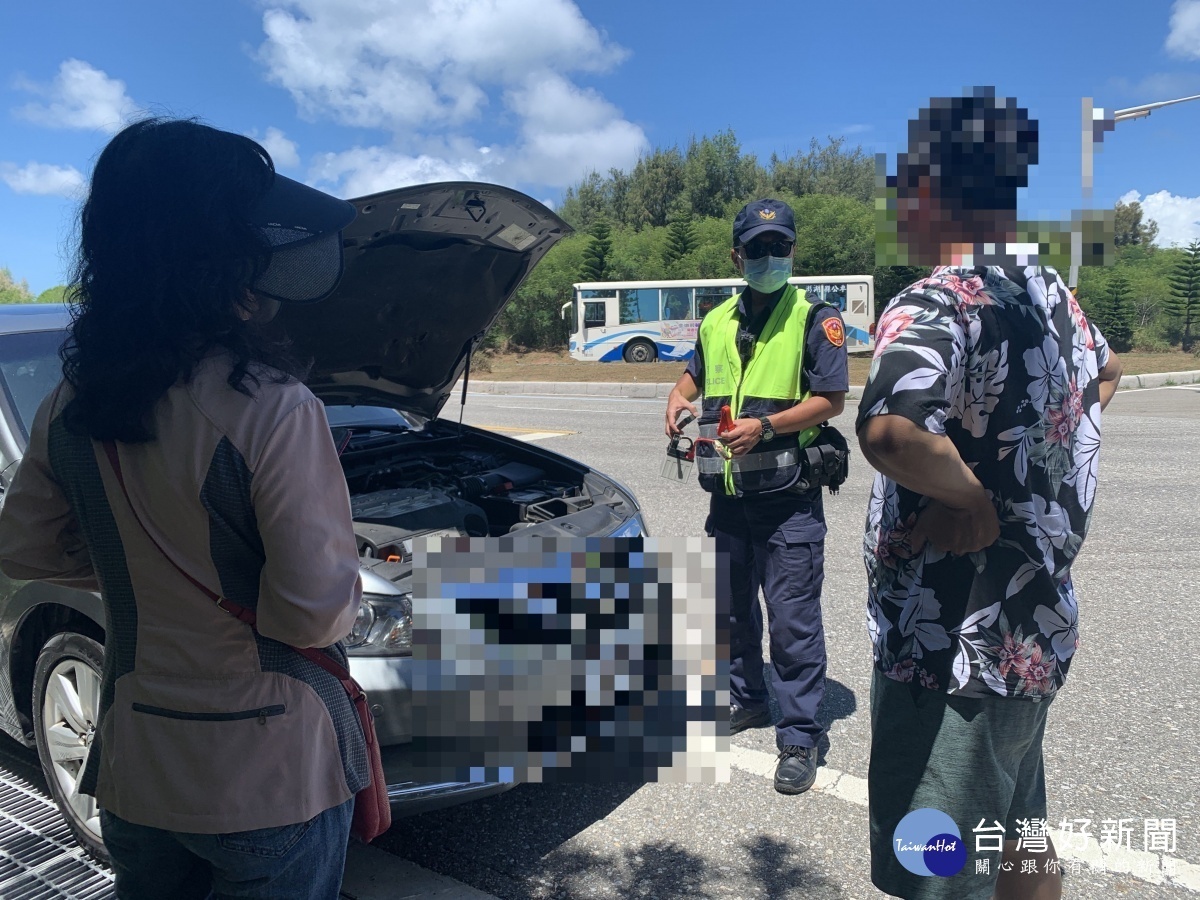 民眾車輛故障澎警 即時送電 協助脫困 尋夢好新聞