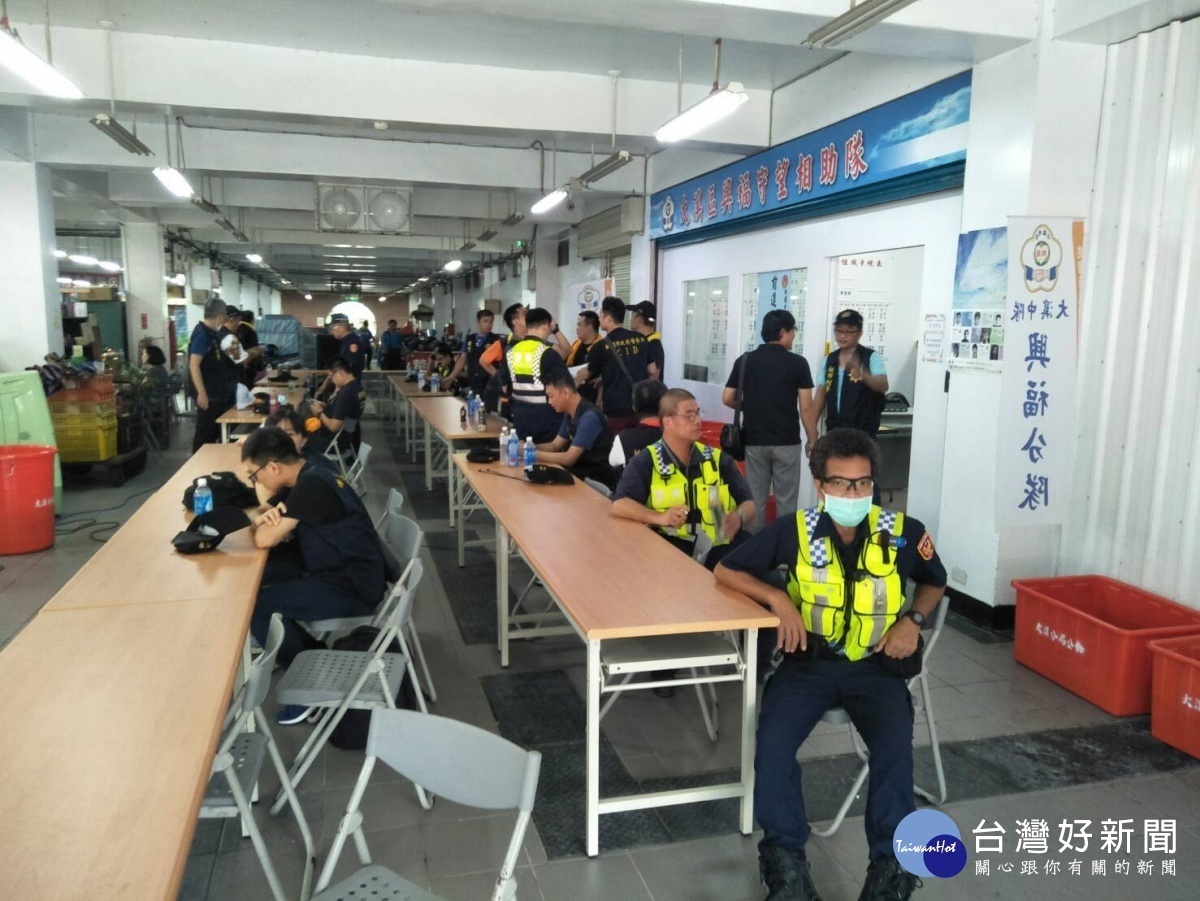 普濟堂廟會大溪分局申請支援警力，同時2百餘名警力，採機動服勤，迅速到場，遏止不法，快速打擊犯罪。