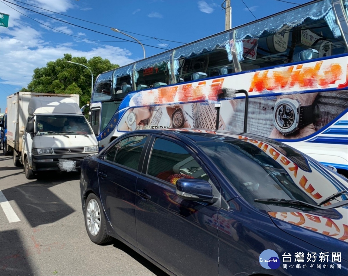 針對中壢頤親園殯葬園區設置， 桃園市議員謝美英籲請市府重視交通問題。。