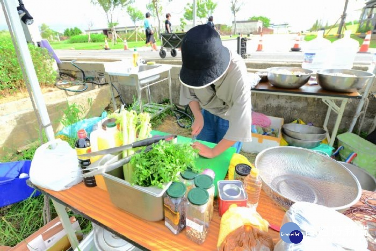 環保局推出「碳碳星空野宴活動」，邀請市民朋友在仲夏夜裡享受露天低碳活動的樂趣。