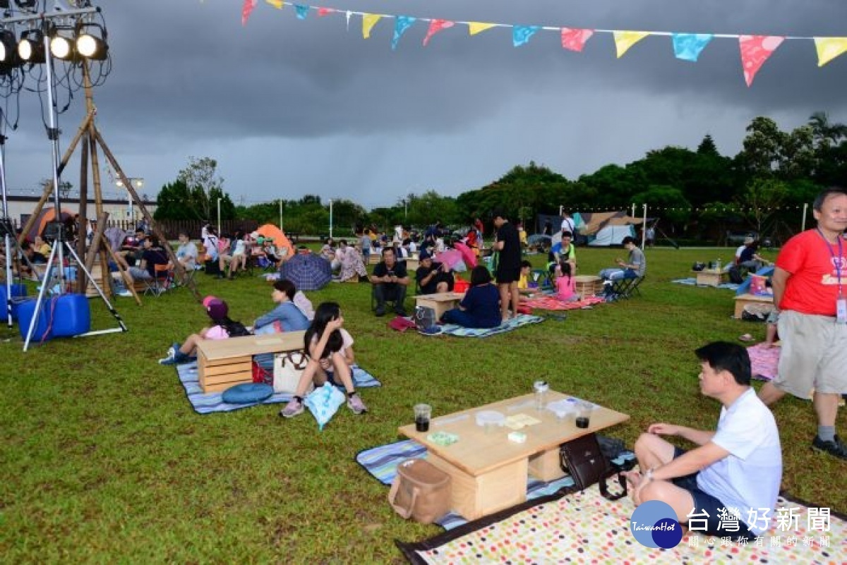 環保局推出「碳碳星空野宴活動」，邀請市民朋友在仲夏夜裡享受露天低碳活動的樂趣。