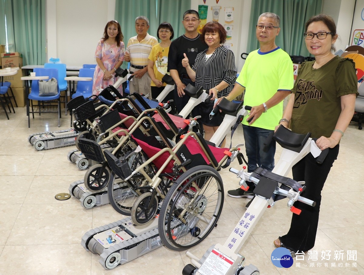 感念父母撫育　捐新北5台輪椅型履帶爬梯機 台灣好新聞 第2張