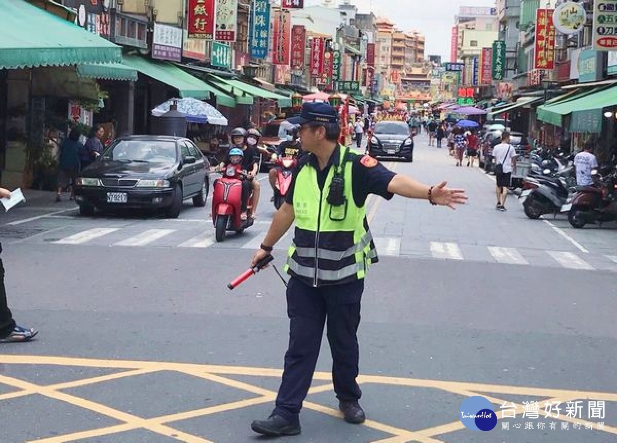 北港警方配合雲林縣警察局於9月1日起進行為期1個月路口大執法，提升用路人守法觀念，維護路口安全及行人路權。