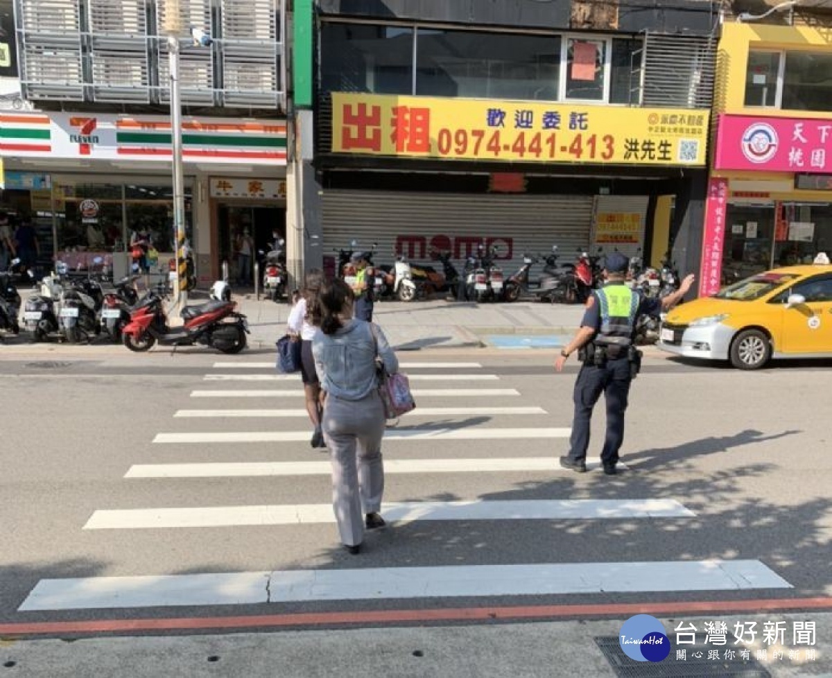 為維護路口行人通行安全，桃園市警局將自9月1日起，進行為期一個月路口安全大執法。