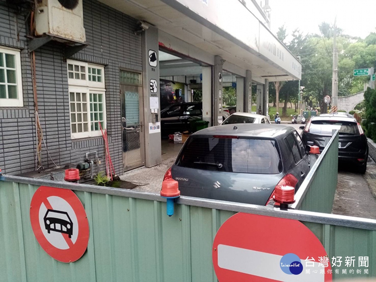 ▲既成道路遭地主訴訟封閉成停車場（見圖）。